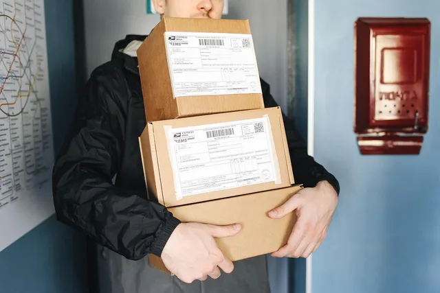 packages, delivery, delivery man, parcel, boxes, custom boxes, service, delivery, delivery, delivery, delivery, delivery, delivery man, delivery man, delivery man, delivery man, parcel. B2B-verkoop aan winkels: leveringsvoorwaarden en Incoterms